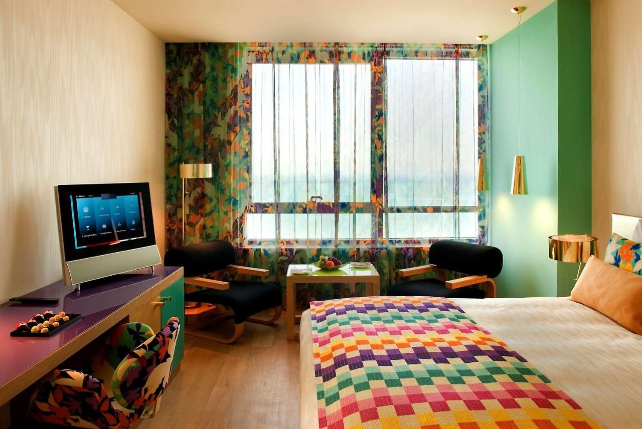 Symphony Style Hotel Kuwait Salmiya Dış mekan fotoğraf A room at the hotel