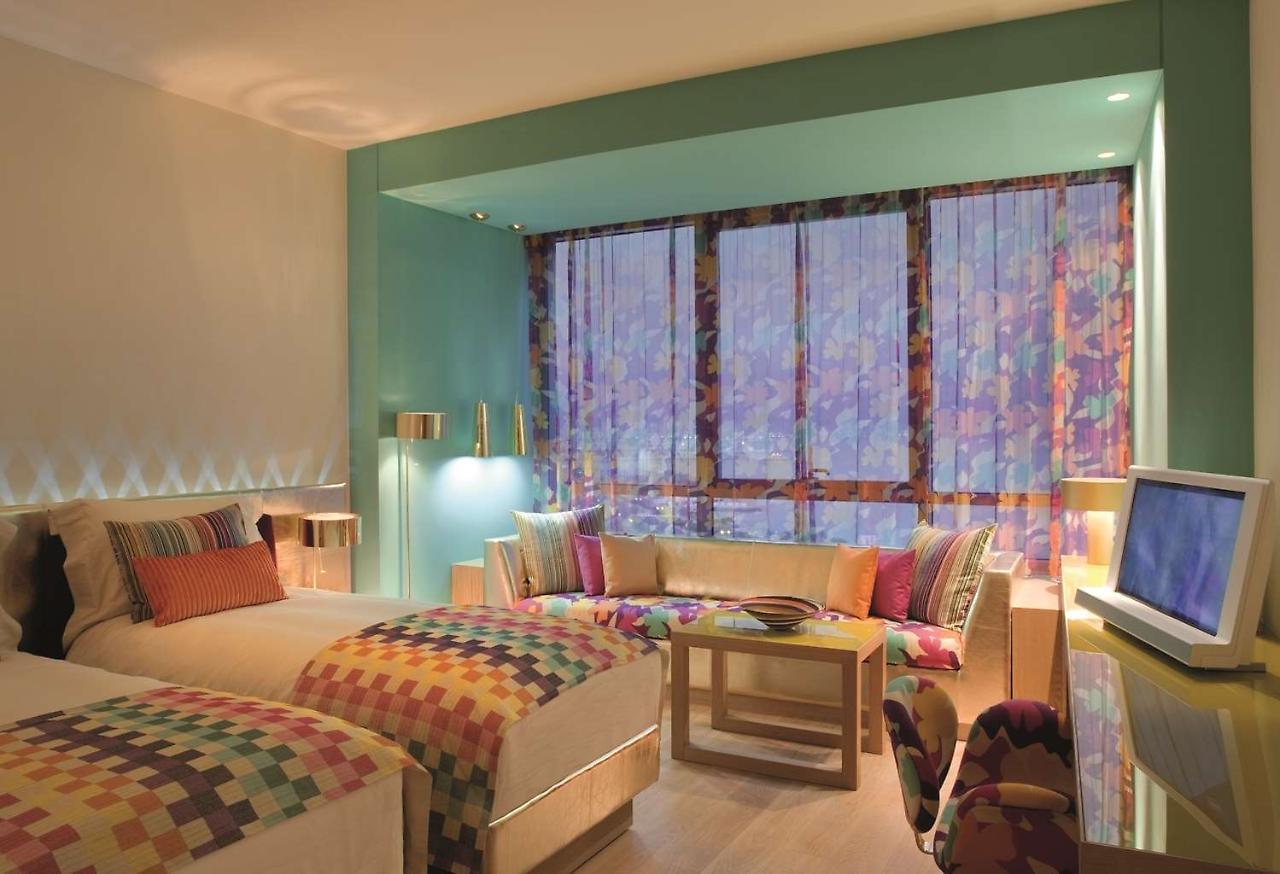 Symphony Style Hotel Kuwait Salmiya Dış mekan fotoğraf A room at the hotel