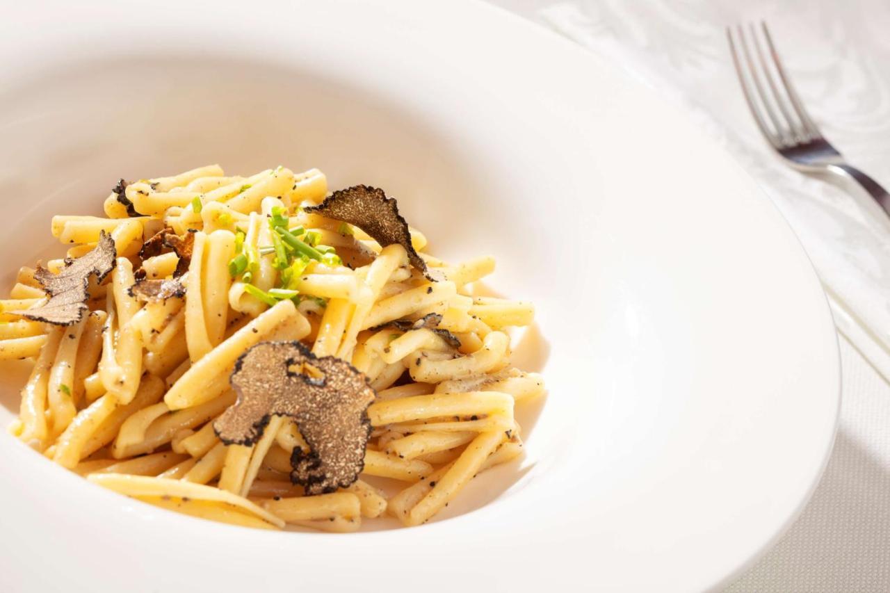 Symphony Style Hotel Kuwait Salmiya Dış mekan fotoğraf Tagliolini with black truffle