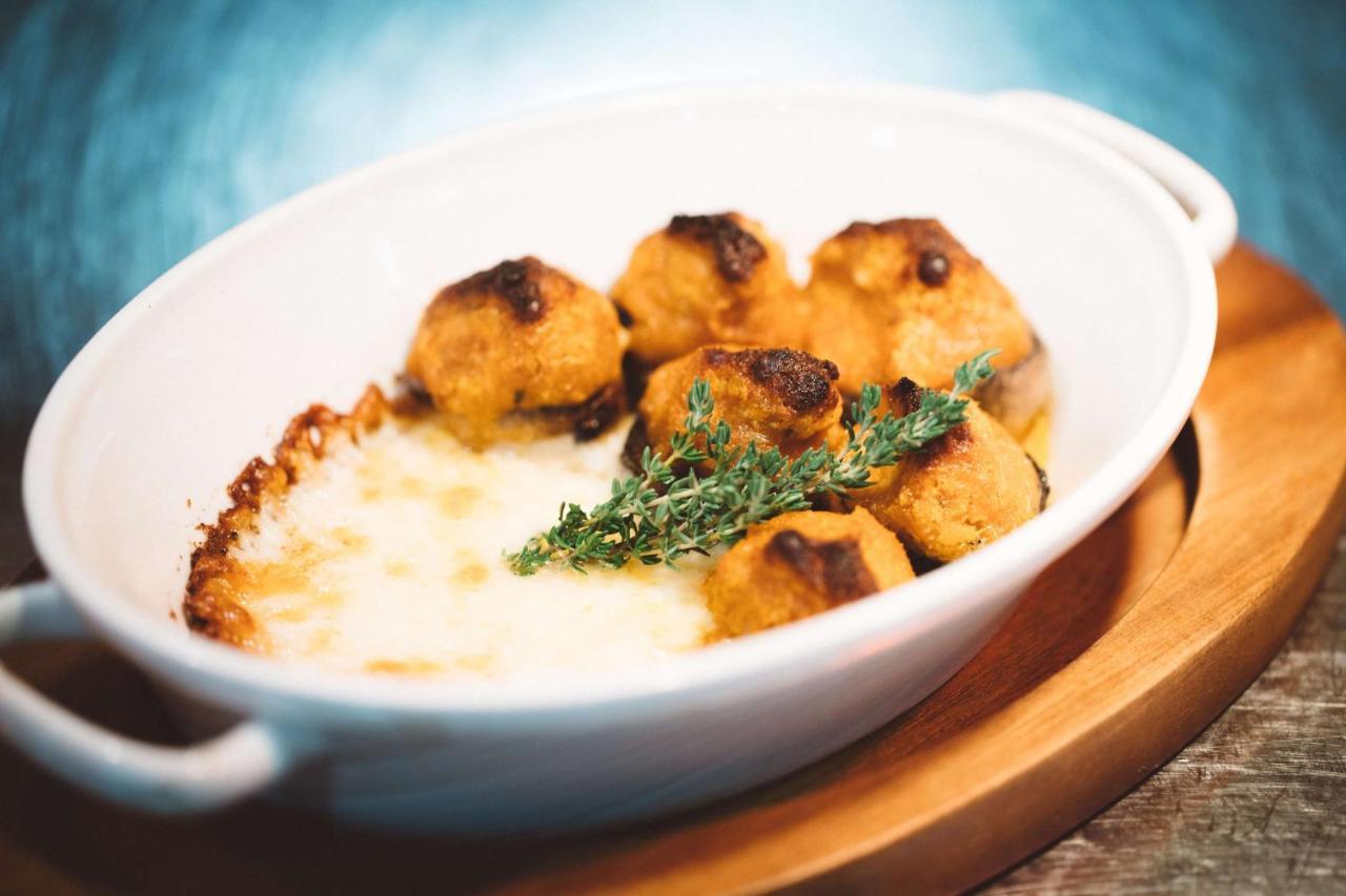Symphony Style Hotel Kuwait Salmiya Dış mekan fotoğraf A bowl of Swedish meatballs